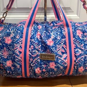 Lilly Pulitzer Lani Duffle Sports Bag Duffel Yoga Bag Blue Peri Takin It Easy